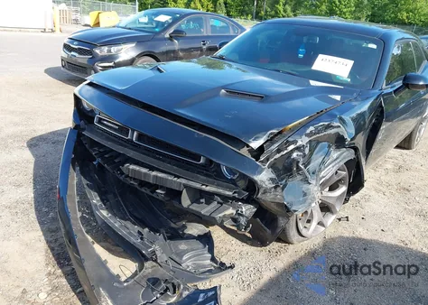 2018 Dodge Challenger Sxt Plus z USA, uszkodzony, nr VIN 2C3CDZAG4JH202620